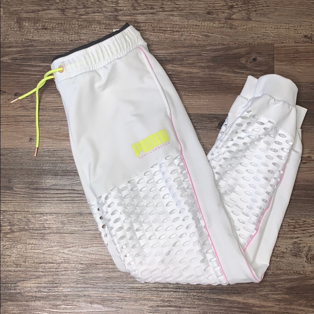White puma jogging pants